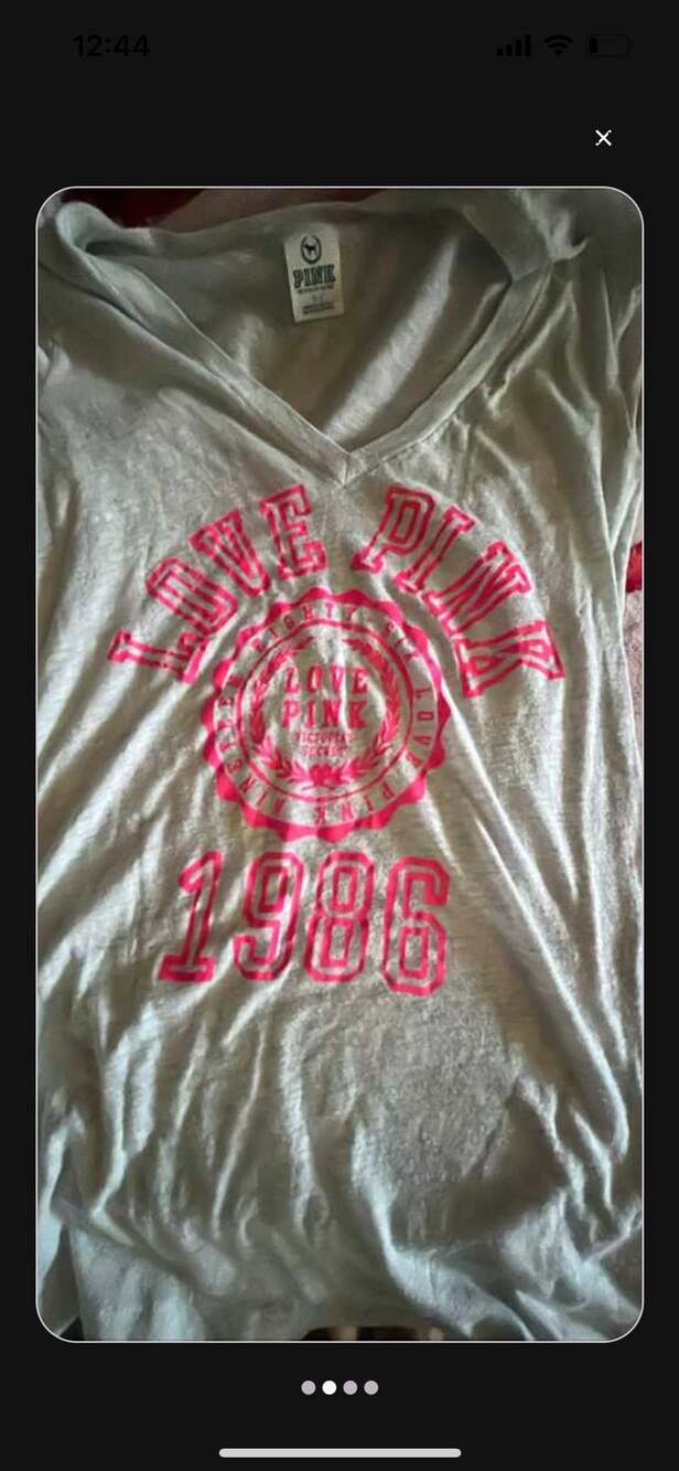 PINK Victoria's Secret V-Neck T-Shirt Size S/P Gray Love Pink Graphic